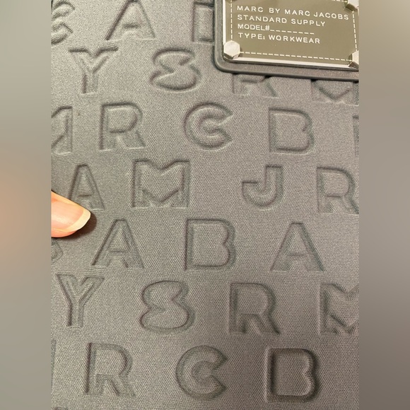 Marc Jacobs Tablet electronics Case bag in soft gray Dreamy Neoprene logo NWT - Picture 8 of 12